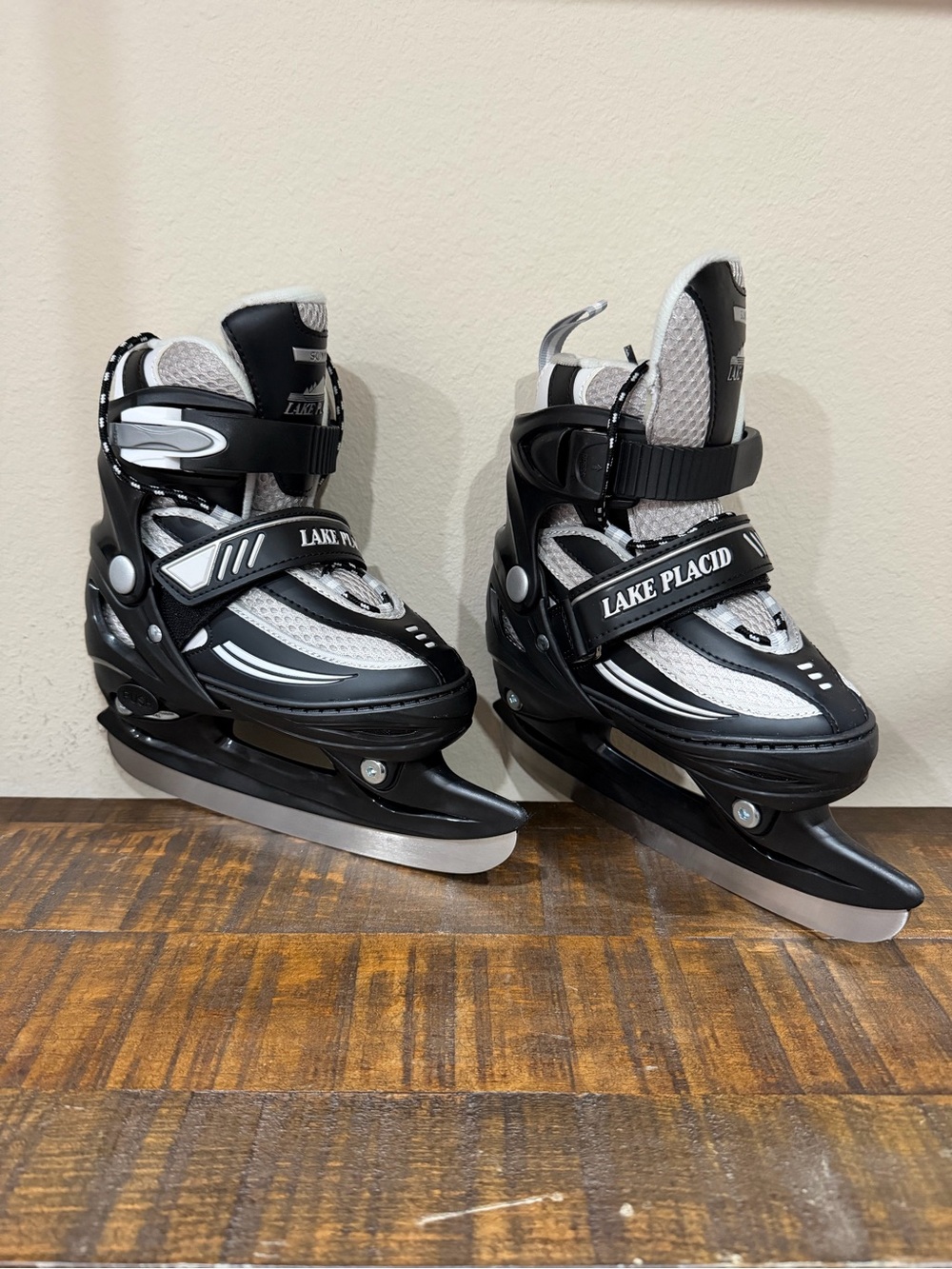 Lake Placid Summit Adjustable Youth Ice Skates Boys Small J10-J13 Black White